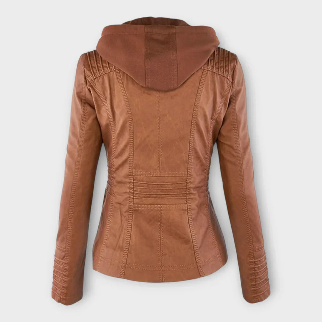 Chaqueta de cuero moderna con capucha y línea atemporal