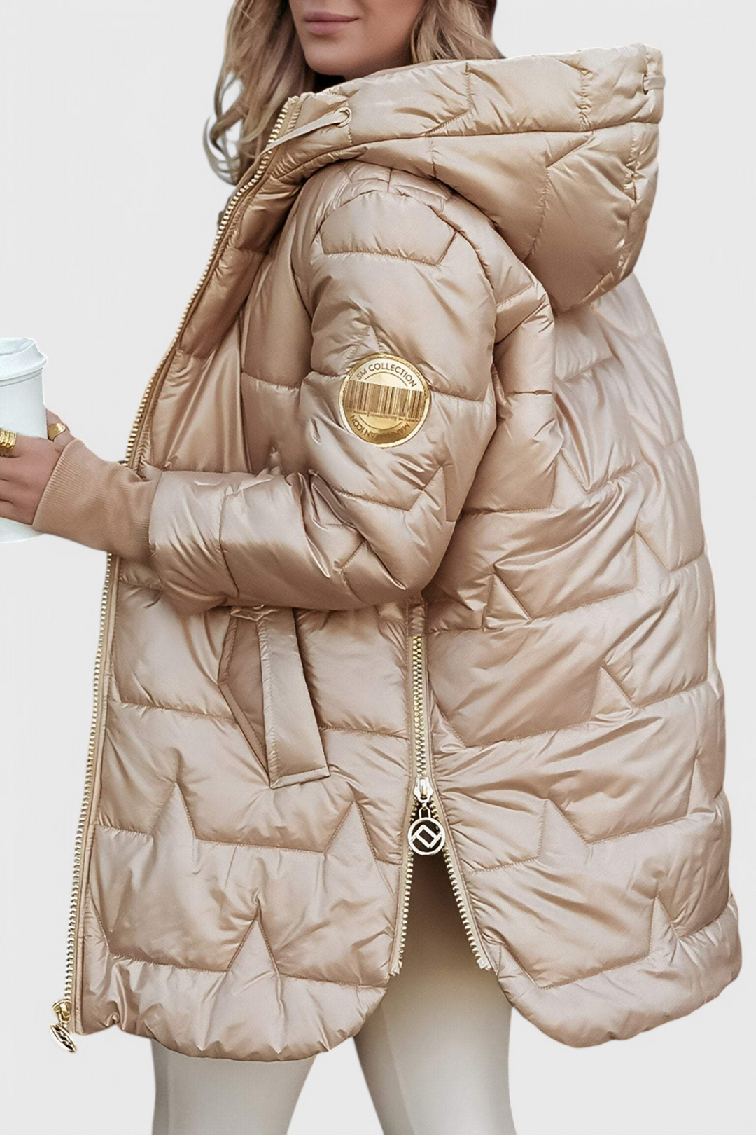 Marcella™ | Abrigo Aislante Capucha